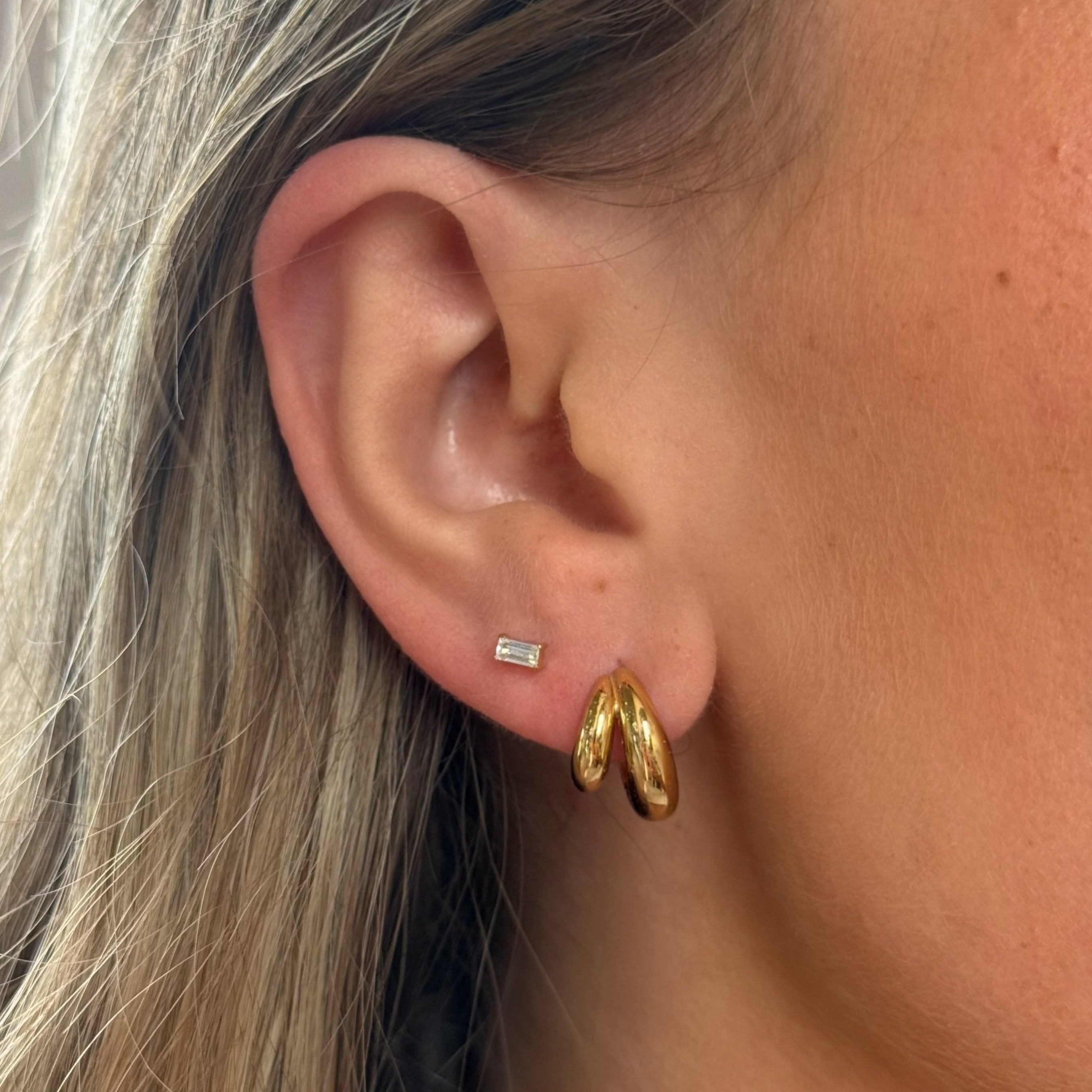 CZ Baguette Bar Flat Back Stud